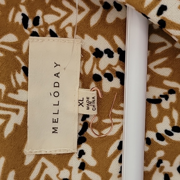 Top - Picture 3 of 3